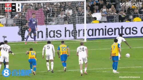 维尼休斯失点，阿隆索摇头
就这还要同薪？学学姆总吧
人家让出帽子戏法机会，就给你