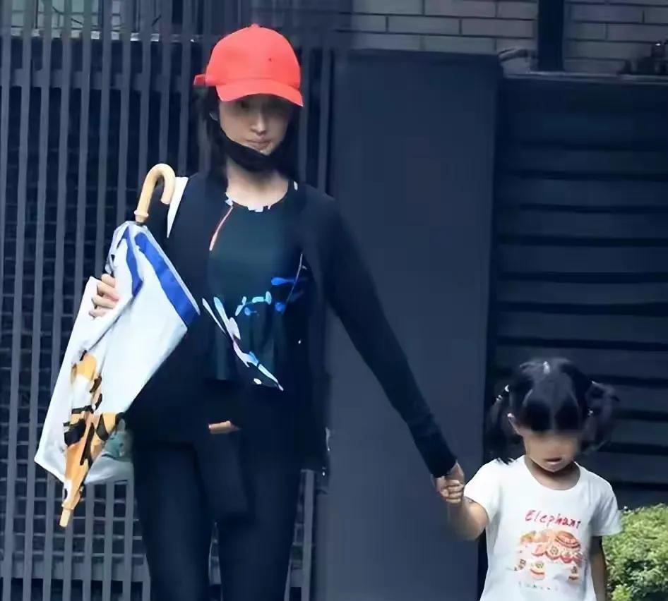 这位大V说林依晨头胎女儿已经十岁，但其实林依晨的大闺女才3岁多，生于2021年1
