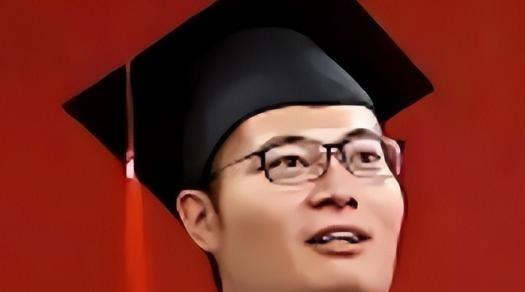 1999年，北大博士王永强移民美国后，整整20年都未回国。母亲病危时，他也拒绝探