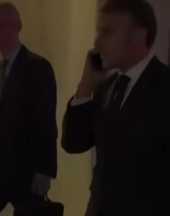 今天美国再次羞辱了马克龙，法国总统马克龙在纽约开车去往法国大使馆的路上，由于特朗