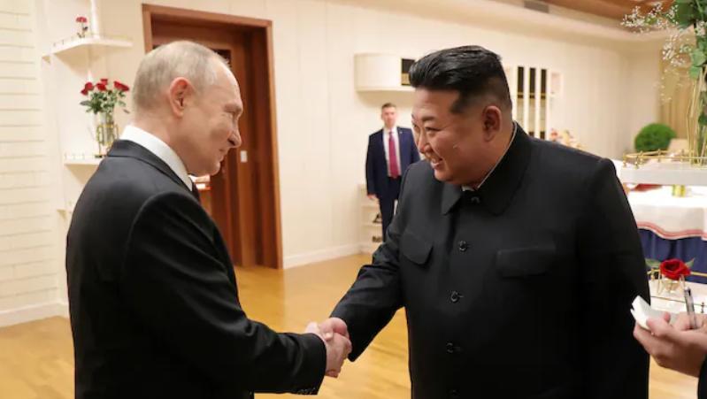 金正恩：普京是我最亲爱的战友。
据朝中社12日报道，金正恩向俄罗斯总统普京致电祝