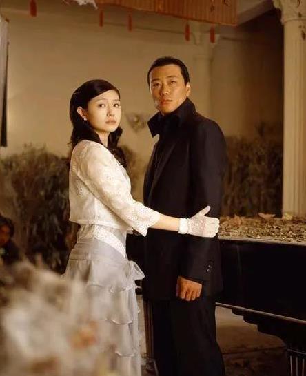 大s居然还演过民国剧，居然可以那么温婉清新，楚楚可怜！直接把黄磊的老婆孙莉给秒了