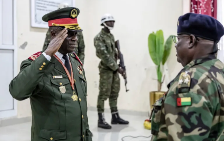 政变后，卫队长变总统