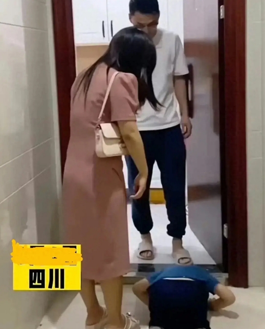 2023年，四川一男子救了一名落水的孩子，第二天孩子妈妈就带着10000元登门致