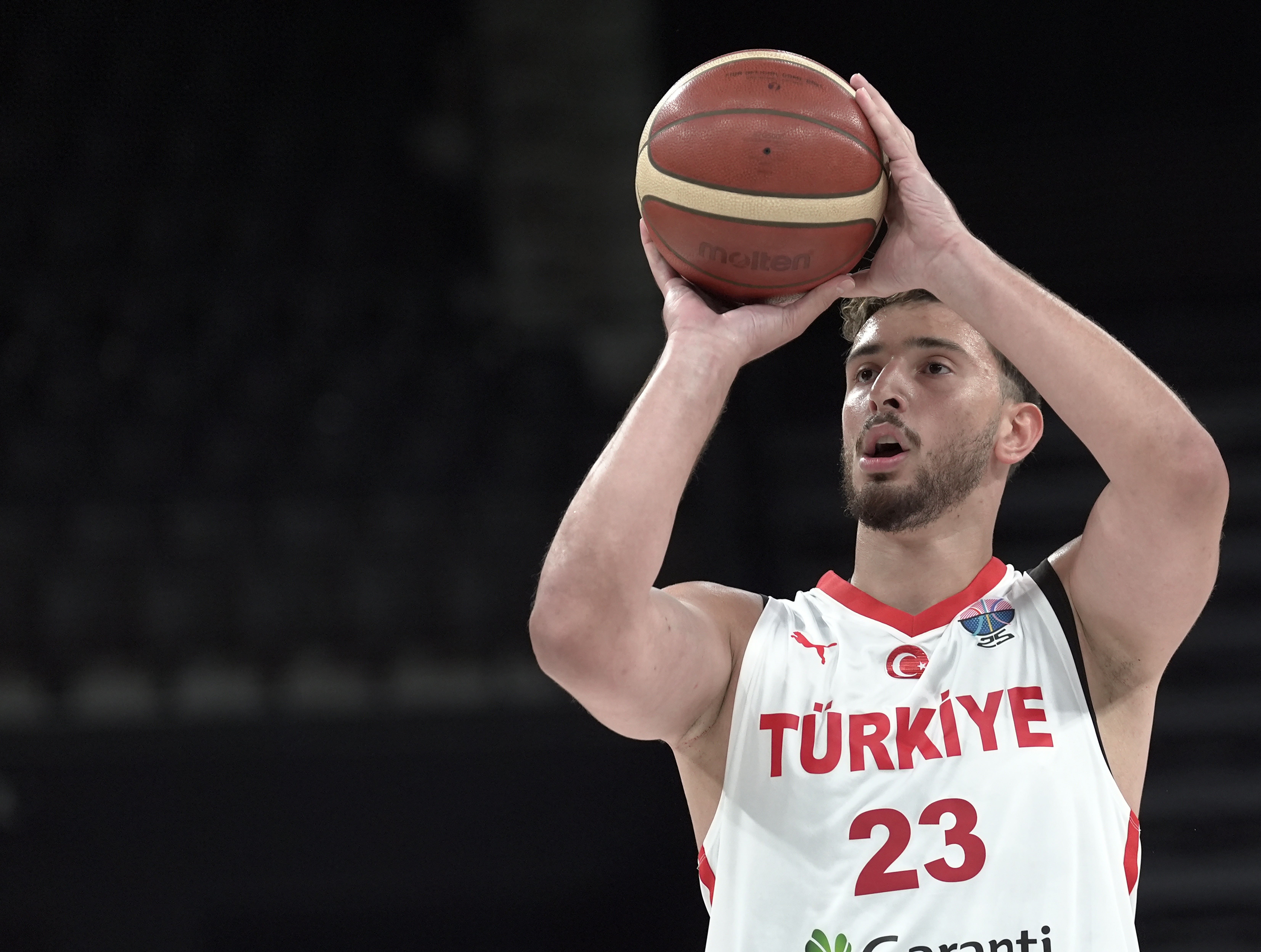 男篮欧锦赛小组赛，土耳其92-78击败捷克。
此役土耳其队火箭中锋申京表现极为抢