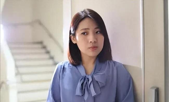 徐巧芯终究还是怕了，为了保住自己民代的席次，跟进绿营民代举手通过“动支预算”！
