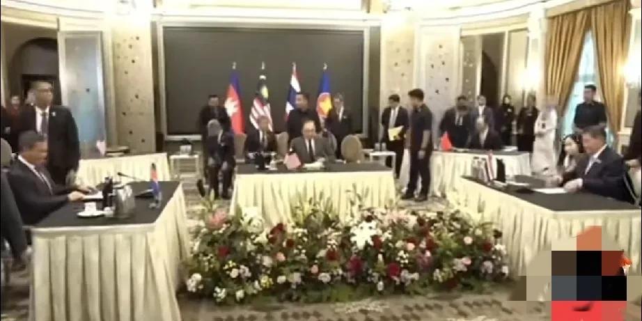 泰国与柬埔寨谈判现场的座位摆放，充满了地缘政治的玄机！
1、马来西亚是东盟轮值主