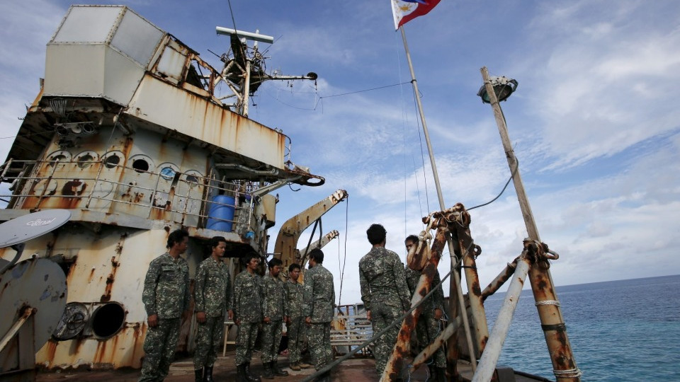 菲律宾：倡导国庆在中国使馆游行，菲海岸警卫队发现中国火箭碎片