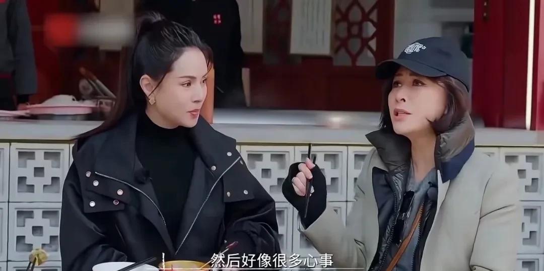 刘嘉玲对李若彤说：“我们认识已经有27年了，你比以前开朗了很多，以前都不太爱讲话
