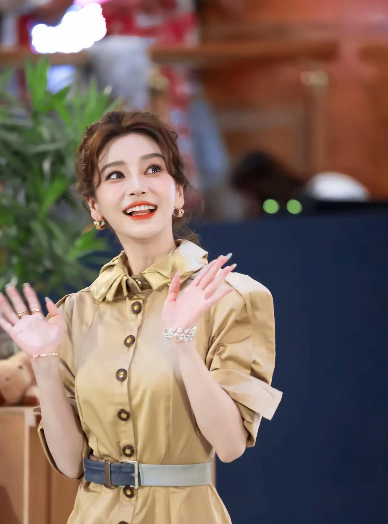 美出天际Angelababy 红蜻蜓活动美照根本发～