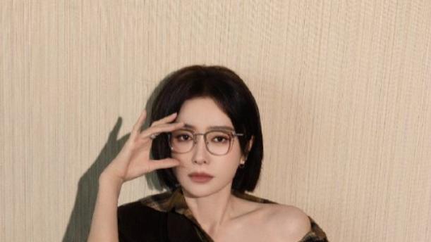 秦岚一句“男人不重要”刷屏：自我取悦的浪漫，才是成年人最动人的清醒