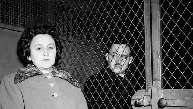 这个女人叫艾瑟尔，1953年，被判死刑。当她被绑在电击椅上时，她仍然大声高喊自己