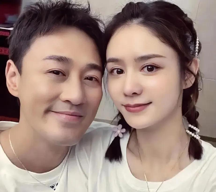 林峯妻子张馨月直播搜保姆行李，是否尊重缺失成热议焦点？