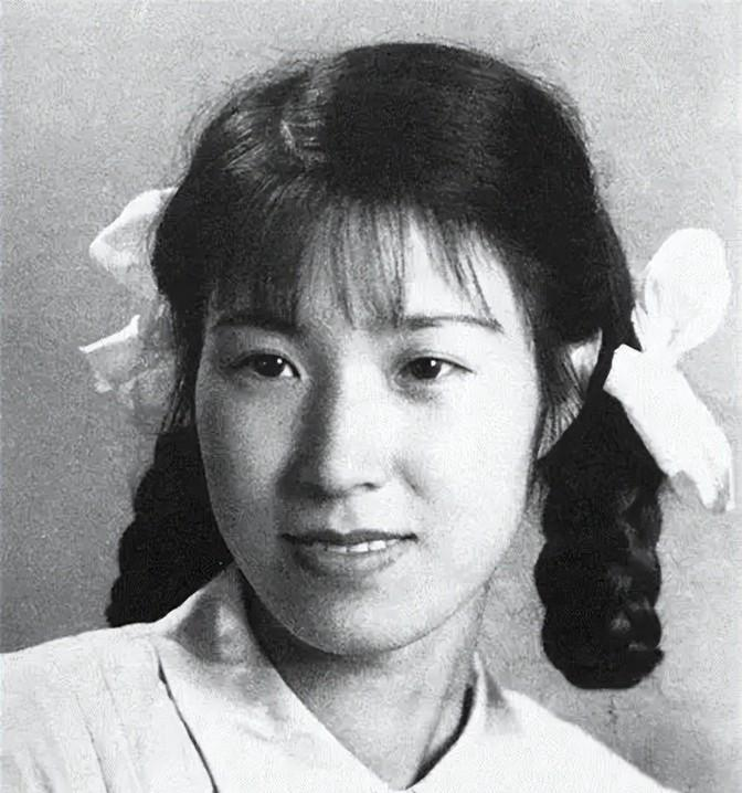 1962年，56岁溥仪迎娶38岁女护士李淑贤。新婚之夜溥仪开着100瓦的灯泡，一