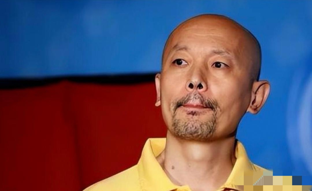 “1995 年，我拍戏赚了 350 万，全交给了贺聪。嘿，她倒好，转头就拿这钱在