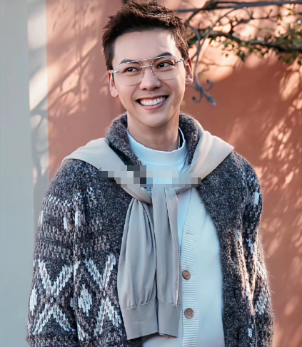 沈腾搭档过贾玲马丽，但15年来第一次用“最好”形容的人，是陈伟霆。
不是因为他更