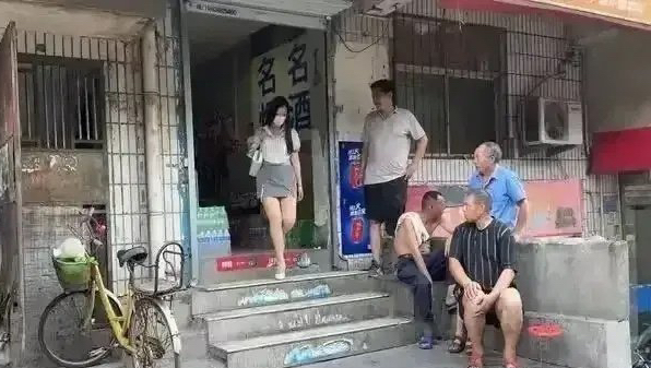 好奇！这么漂亮为啥住这种房子？
