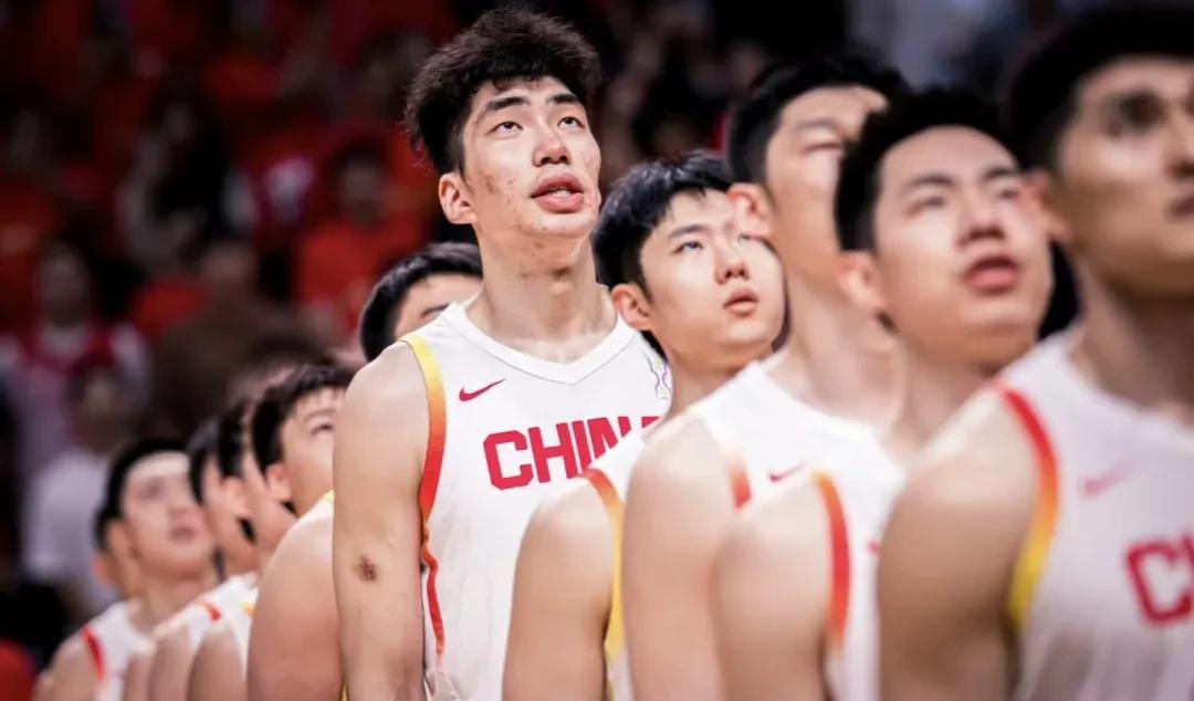 中国男篮79:71战胜韩国队，艰难挺进四强!  
亚洲杯1/4决赛中国对阵韩国的