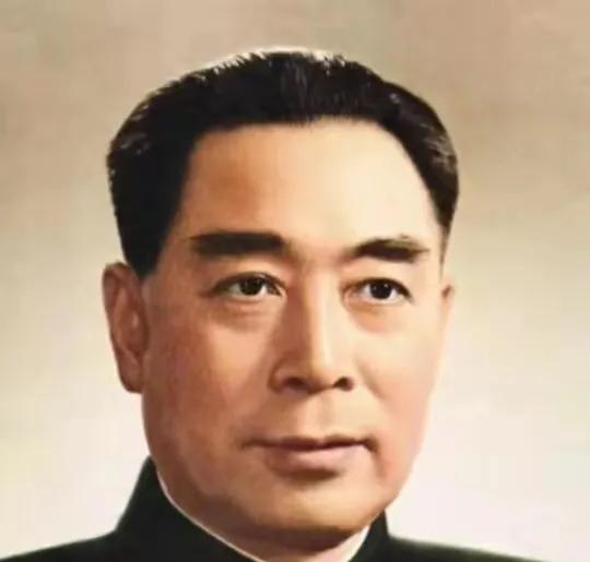 永远缅怀人民的好总理---周恩来
周总理是一个伟大的无产阶级革命家、政治家、军事