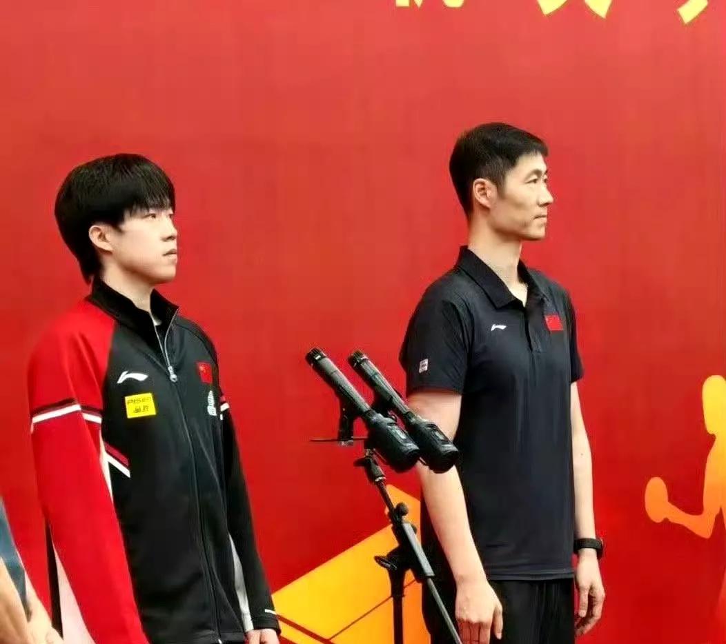 王励勤出席“旗帜杯”乒乓球比赛开幕式，为什么不带马龙和林诗栋，只带了王楚钦、孙颖