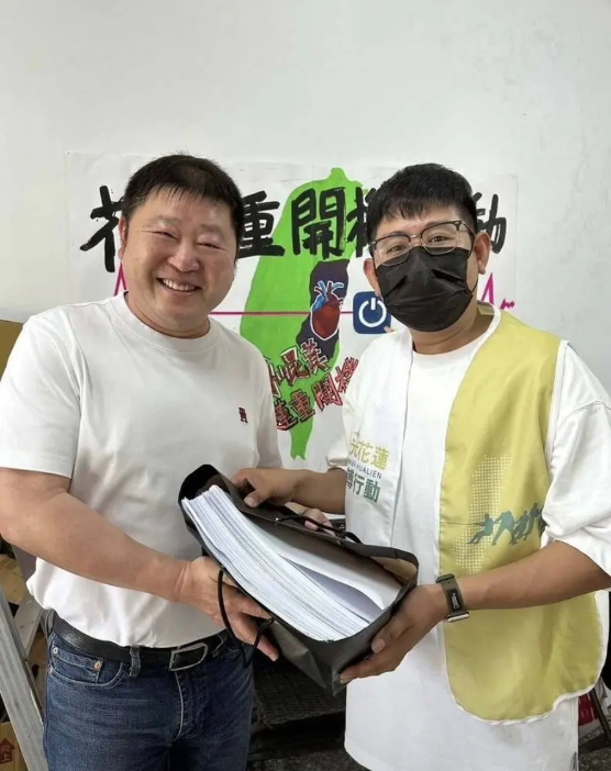 花莲议长张峻响应罢免傅崐萁   20天分3梯次共缴出1500份

前国民党花莲县