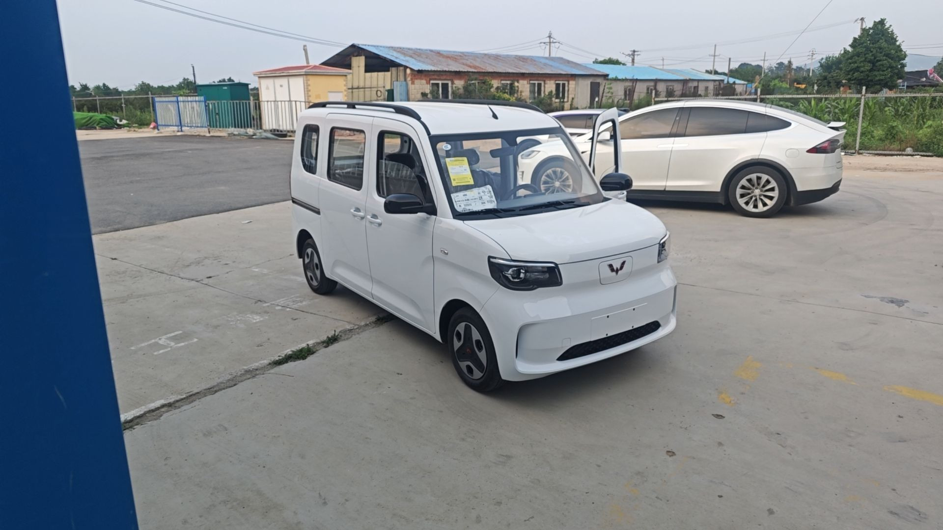 新款五菱之光EV实车到店，续航305km，增LED大灯+倒车影像