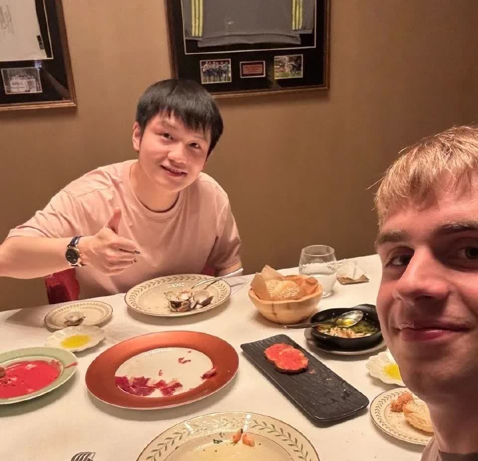 莫雷加德更新了社交平台，晒出了自己和樊振东多张合照！原来让人没想到的是，正在北京
