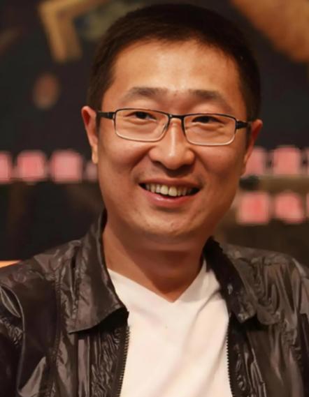 有一次，林永健跟妻子吵架，脱口而出：“你这副丑相，是我瞎了眼才娶你。”妻子周冬齐