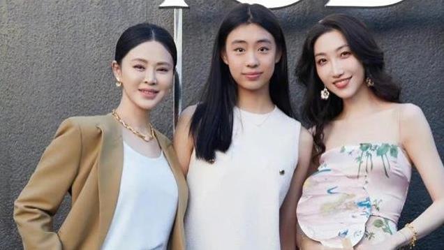 星二代佟知霏初试荧屏，颜值引热议
