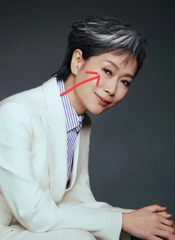 终于理解叶童为什么要终止演唱会了

其实不难猜啊

她不仅年龄大了，精力也有限，
