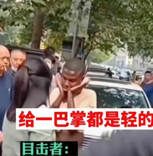 这是中国！“2022年陕西西安，一女子在外面逛街，被一个外籍黑人尾随骚扰，女子受