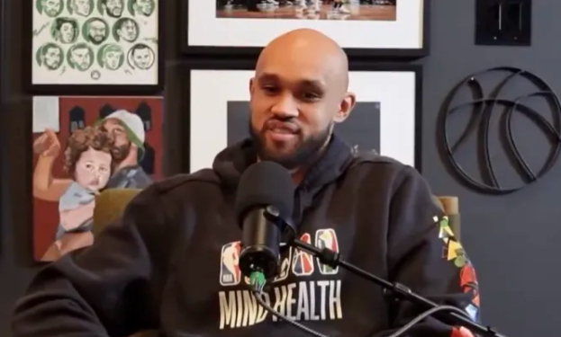 凯尔特人球员德里克-怀特在一档节目中谈到了乔-马祖拉。
怀特表示：“乔-马祖拉在