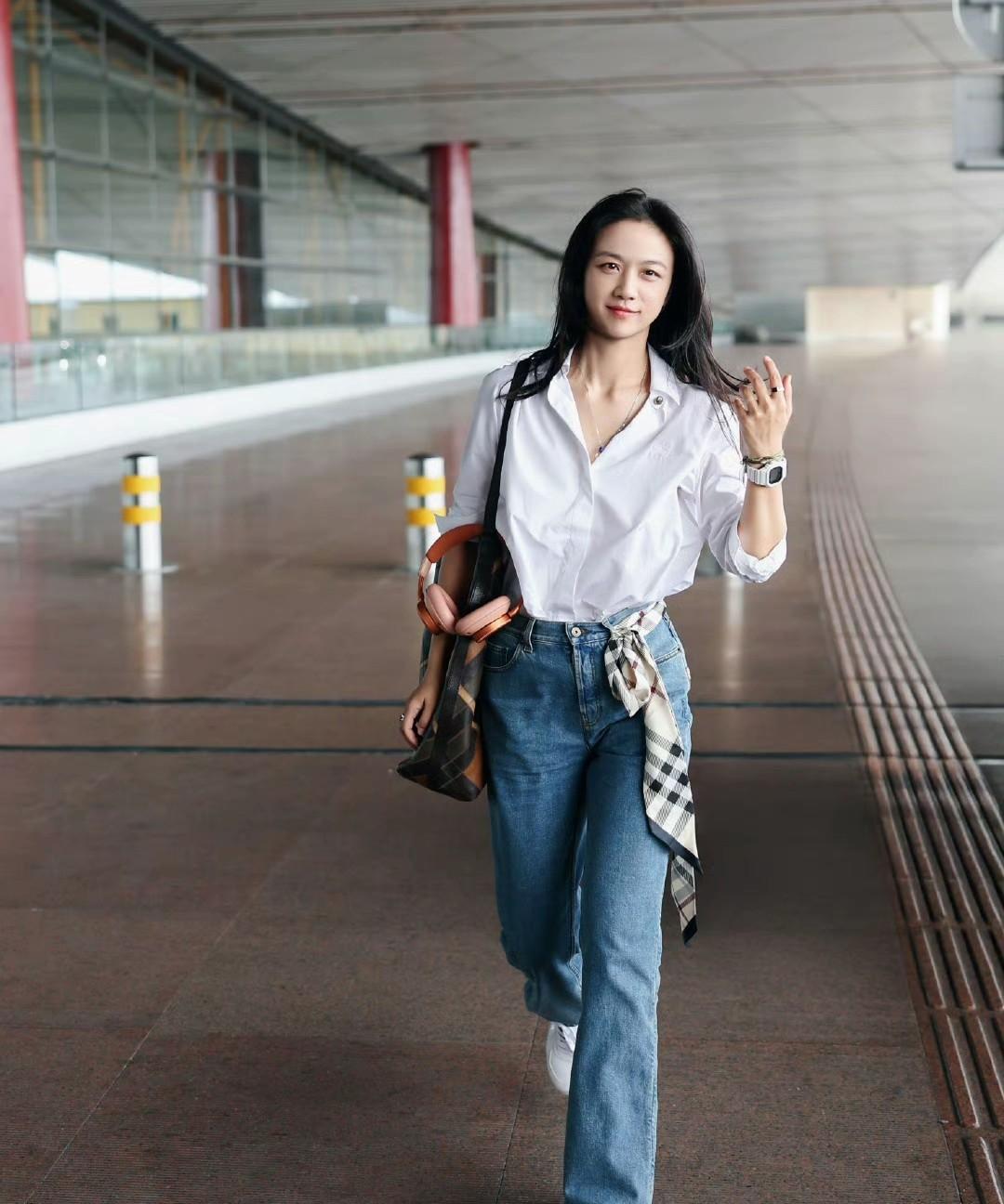 汤唯真的是我女神！第一次看她演戏是在《女人不哭》里，到现在这么多年过去，她居然一