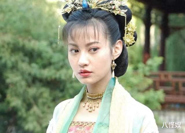 杨雪晒16岁女儿，有有完美避开爸爸普通基因，一张初恋脸好漂亮