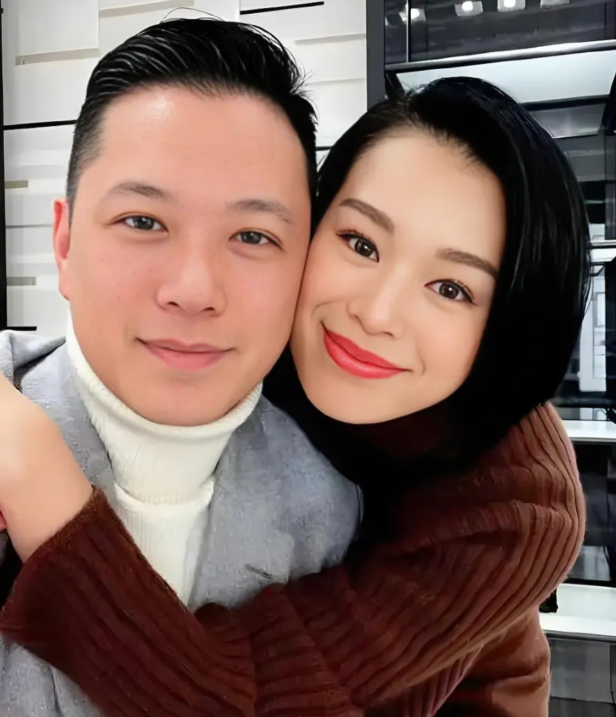 胡杏儿老公李承德夜店玩乐











我的天哪！这也太让人震惊了吧！胡
