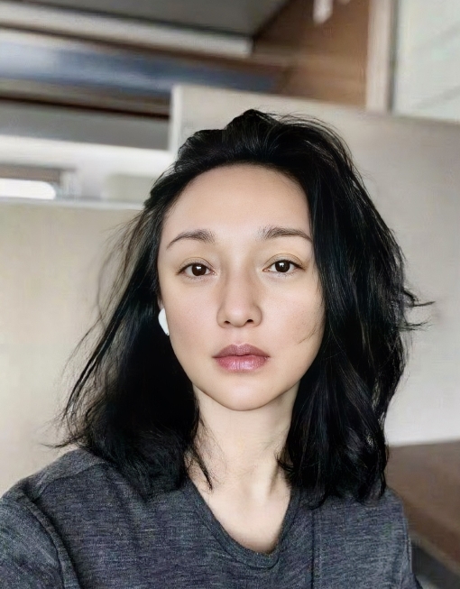 周迅说：女人要放过自己。
这句话挺符合我现在的心境的。

想想周迅作为曾经风华绝