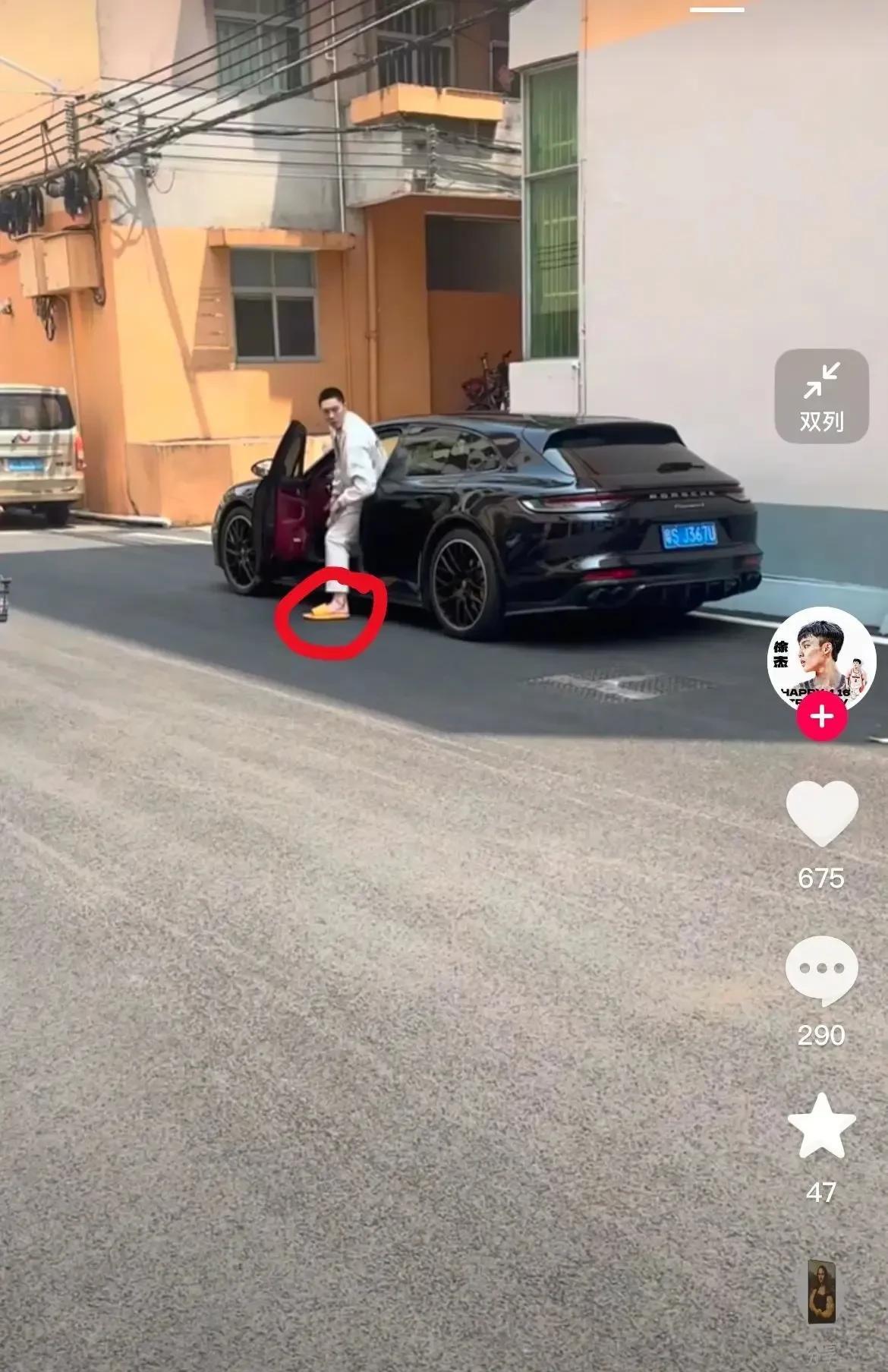 胡明轩驾车抵达宏远俱乐部，徐杰发视频，清晰看到轩轩穿拖鞋开车，驻车后停留1秒钟便