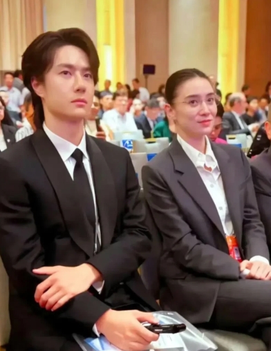 宋佳这张脸也太权威了吧
宋佳自从得了最佳女主奖项之后
整个人都通透鲜活了
从没有