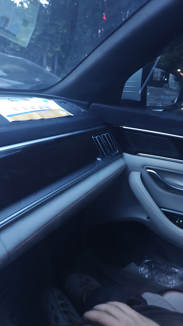 比亚迪氛围灯
怎么突然不见了没开多少公里！！有工作人员出来解释吗？