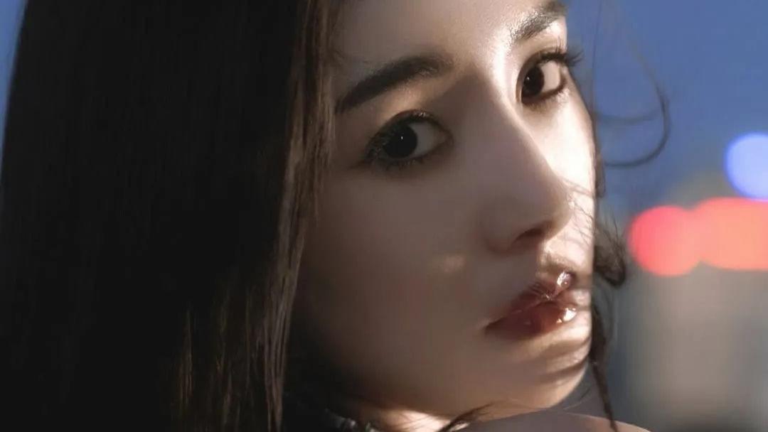 御姐：就问你好不好看