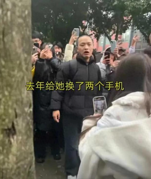 要说高校的瓜，哪个地方的多，四川高校绝对占据了全国半边天

几年前，四川某高校的