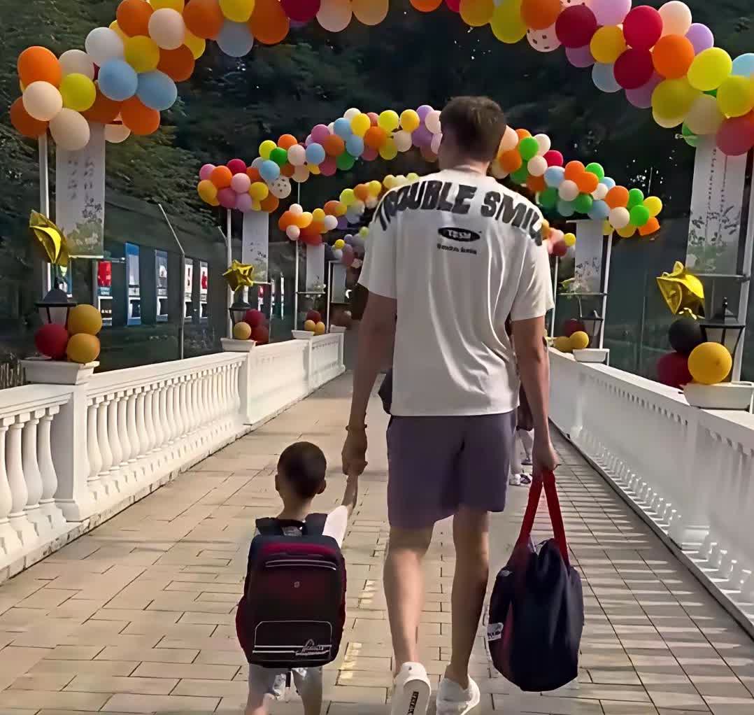 周琦绝对是一个小富即安的人，志向不够远大，自我性多些。凭他身体条件，若有詹姆斯一