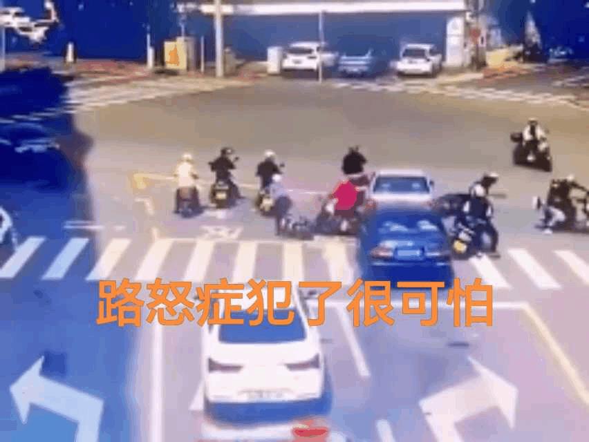 说一千到一万，还是人素质问题。
开车路怒，那就去局子里怒吧！
另外，国家是时候出