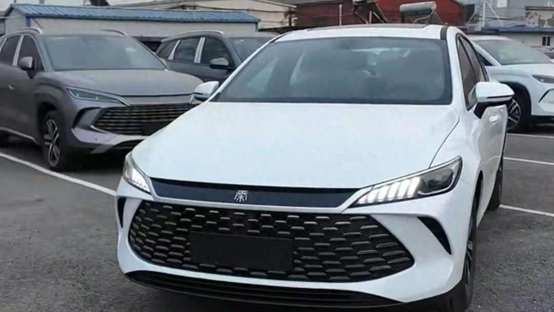 秦PLUS DM-i长续航版到店，车机升级，增双层玻璃，纯电续航210km