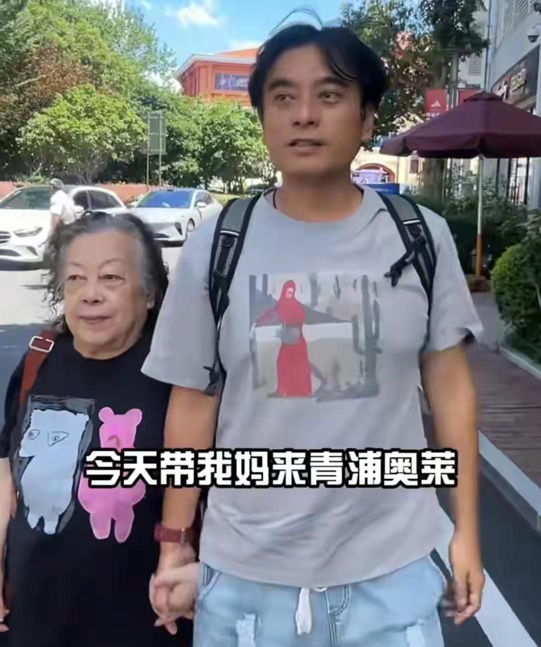 陈龙是娱乐圈的一面镜子！
连续看了好多期陈龙和父母的日常，越发觉得陈龙是娱乐圈的