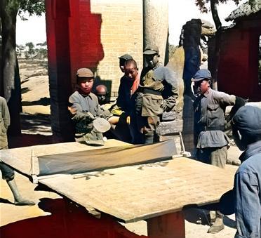 从新兵到老兵，从士兵到军官，他们都非常擅于打乒乓球。不论八路军还是解放军，战士们