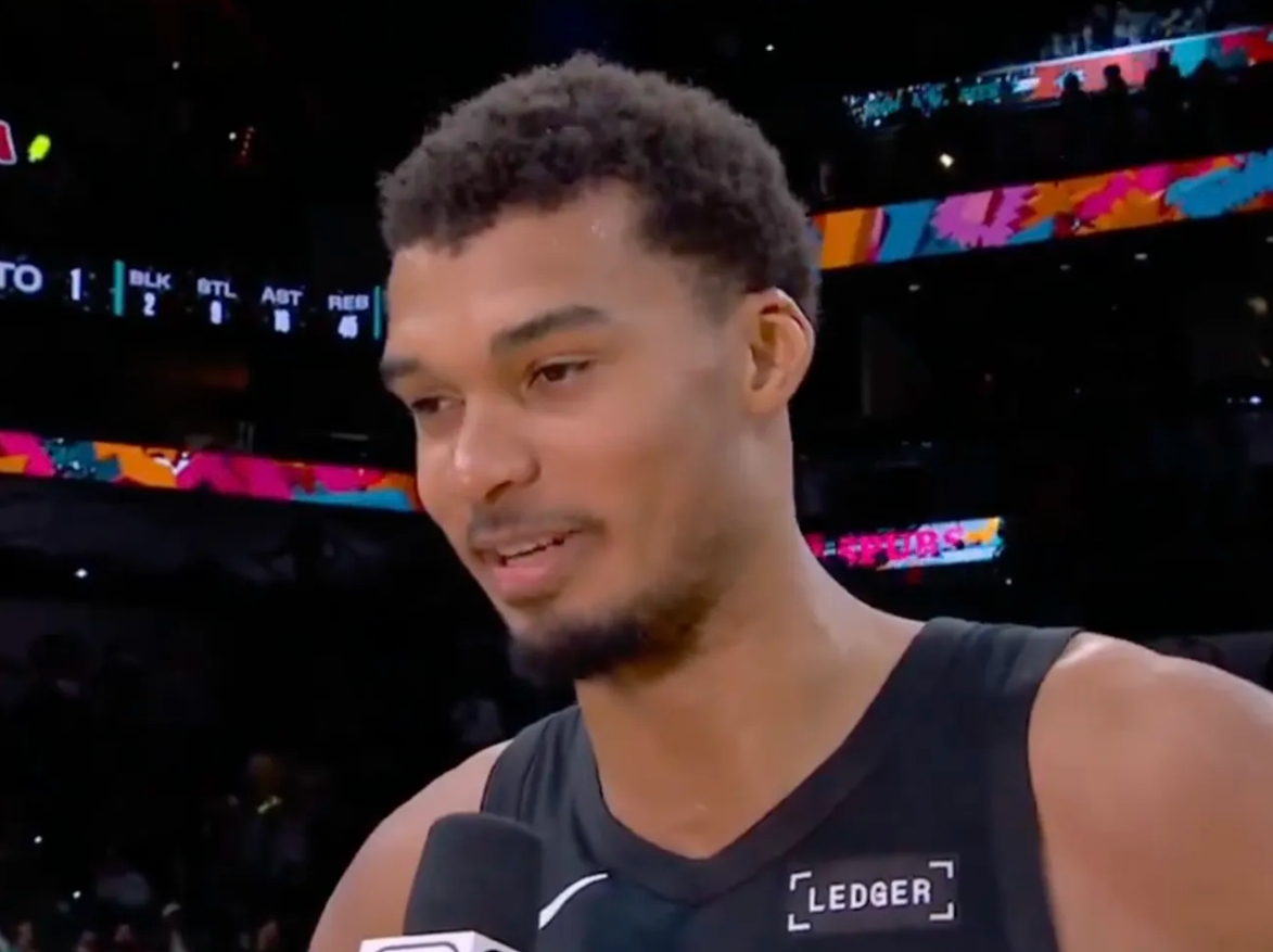 NBA常规赛，马刺107-91击败湖人。
赛后马刺球员维克托-文班亚马接受了记者