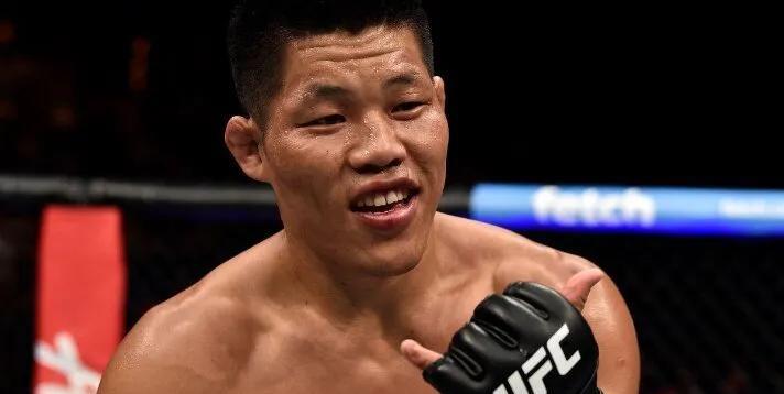 突然发现，嘎子哥李景亮的团队是真的猛！上升期主动叫板奇马耶夫然后被暴揍一顿，如果