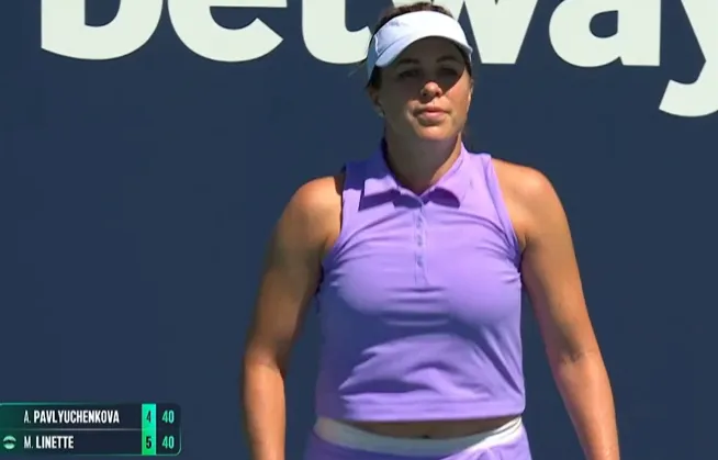 北京时间3月19日凌晨，WTA1000迈阿密站结束了女单首轮的一场争夺，波兰选手