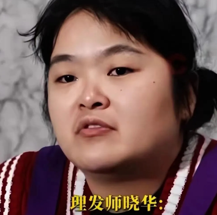 现在最后悔的人应该是网红理发师李晓华了吧

李晓华接受采访说现在店亏了3万，因为